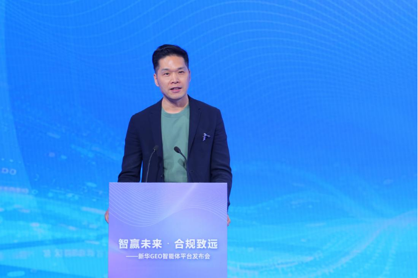 图为蓝色光标CEO潘飞致辞